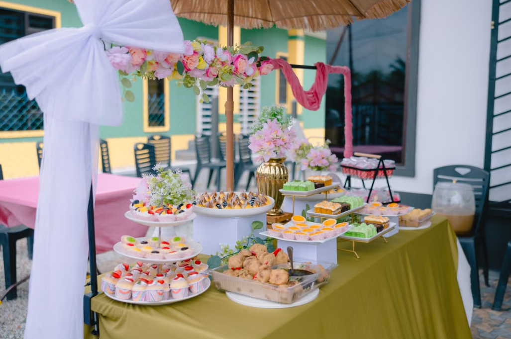 Lightweight Outdoor Tea Break/Party Setup Template (Featuring Straw-Style Parasols)