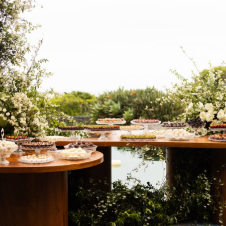 Natural-Style Wooden Dessert Table with Floral Arrangement Set